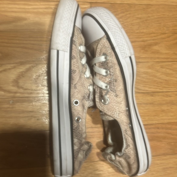 Like new!! Converse slip-on sneakers - Picture 4 of 6
